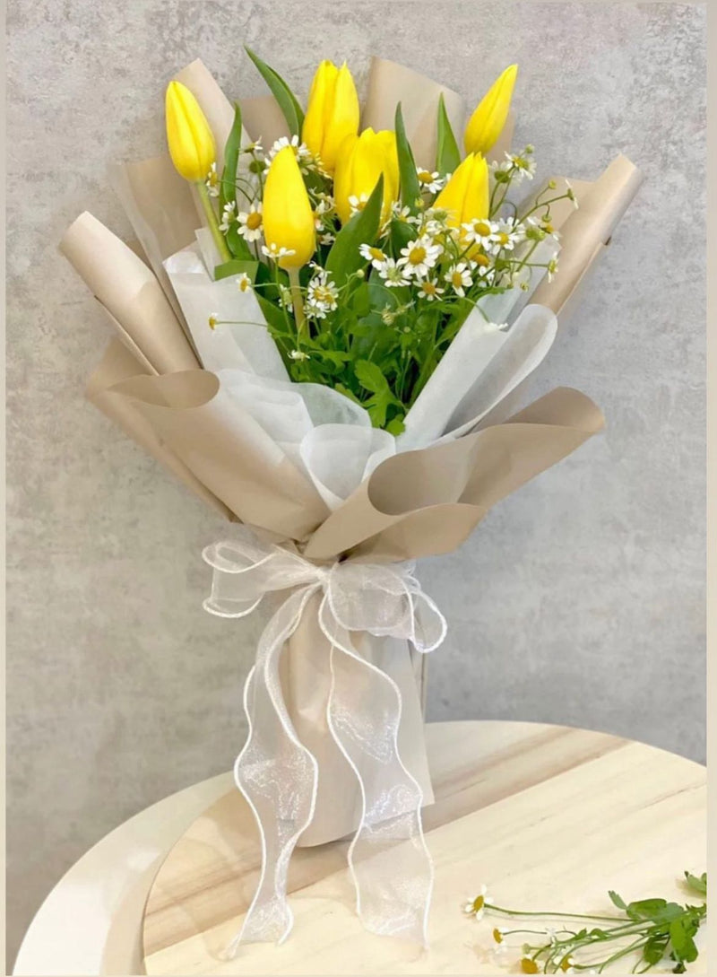 Signature Tulips Bouquet - Daisies