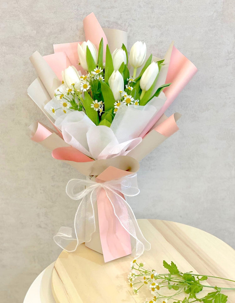 Signature Tulips Bouquet - Daisies