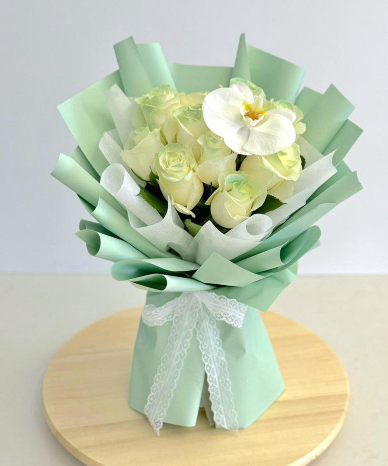 Signature Long Bouquet - Emerald Green Rose