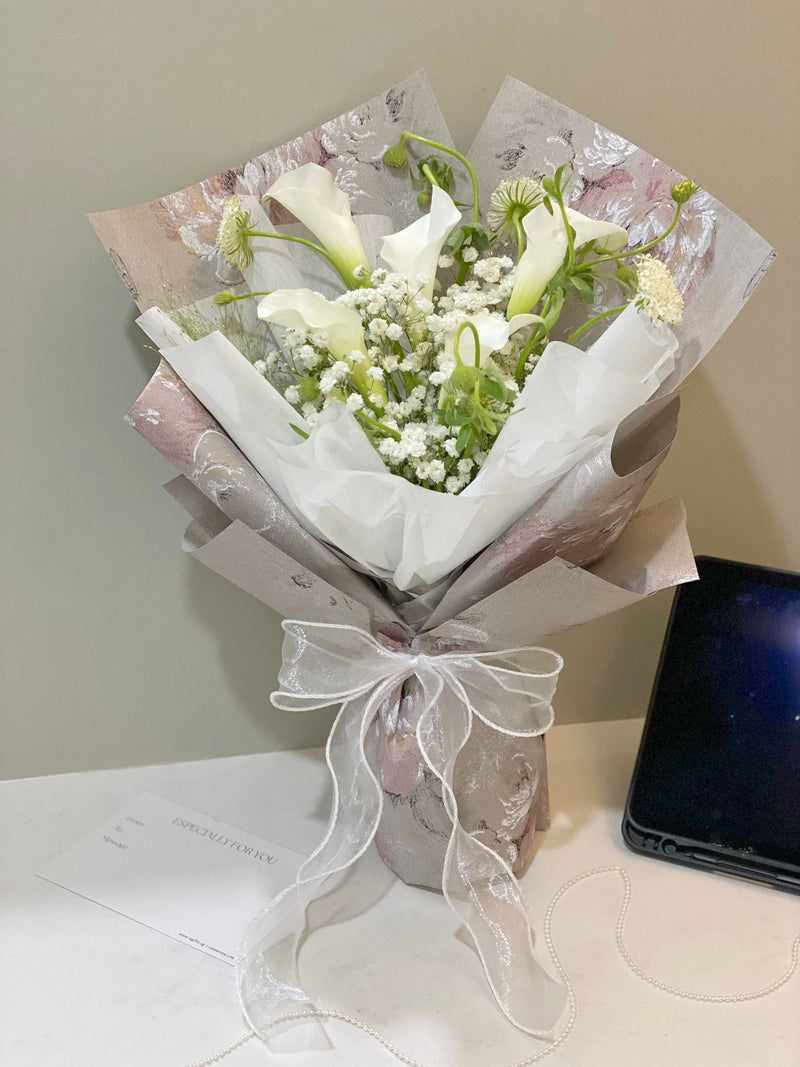 Classic White Calla Lilies Bouquet