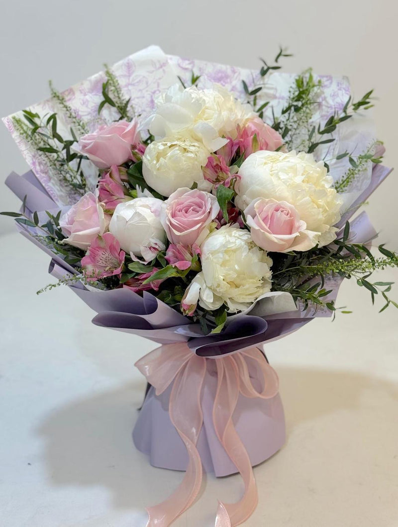 Deluxe Peony Bouquet - White Peonies