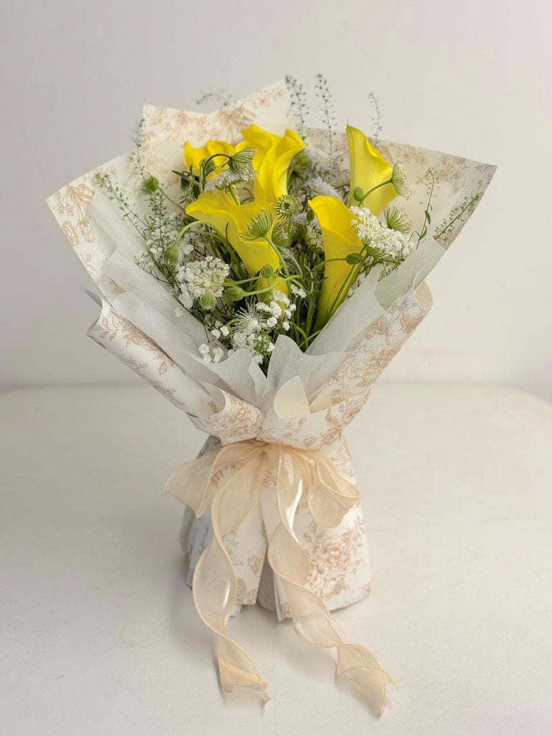 Classic Yellow Calla Lilies Bouquet